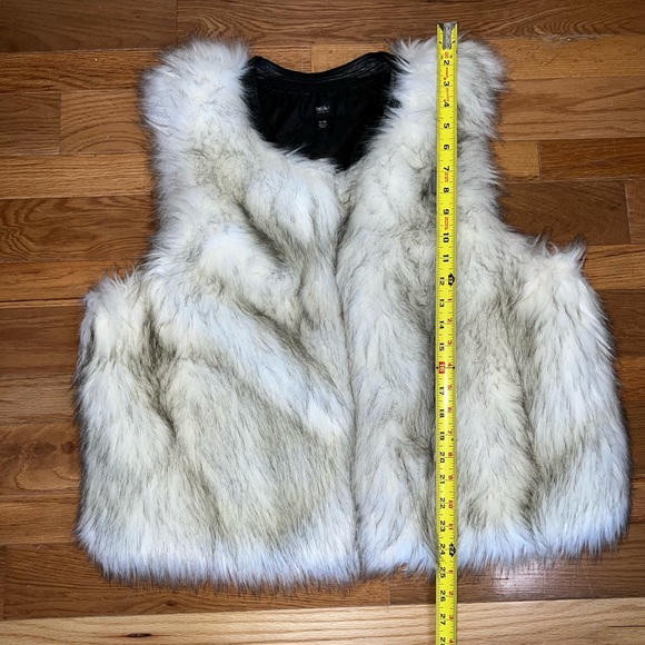 Yasss Lovey, This is soo you! ๐ Machine Washable Faux Fur Vest Mossimo size XL - Picture 8 of 10